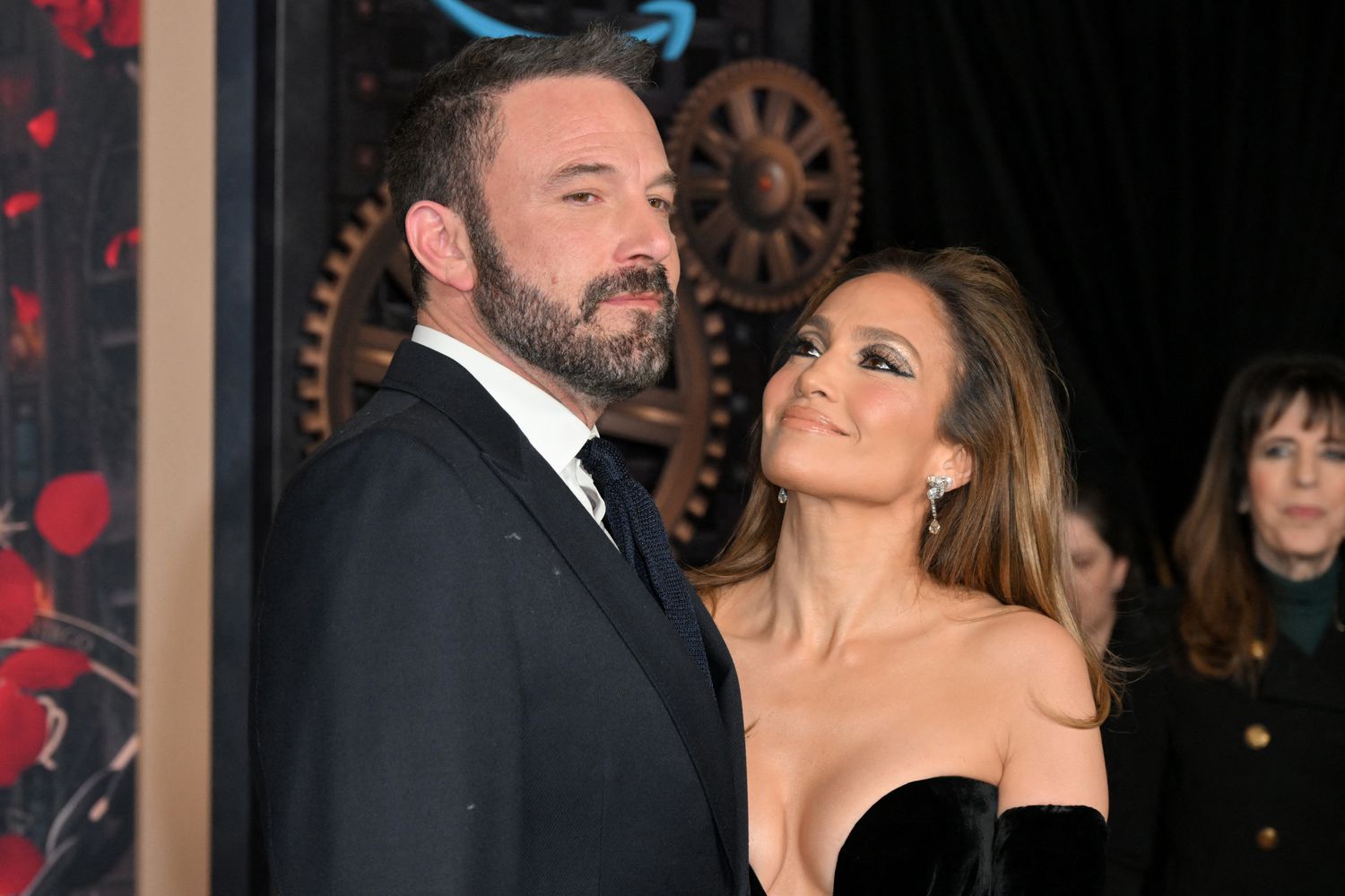 Jennifer Lopez and Ben Affleck divorce Takes Another Twist: He has humiliated her