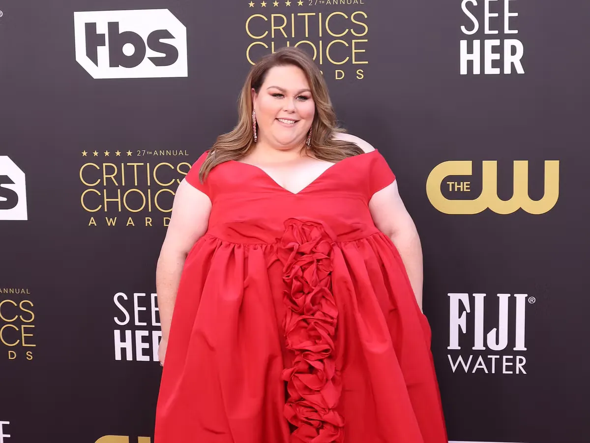 chrissy-metz-attends-the-27th-annual-critics-choice-awards-in-red-dress