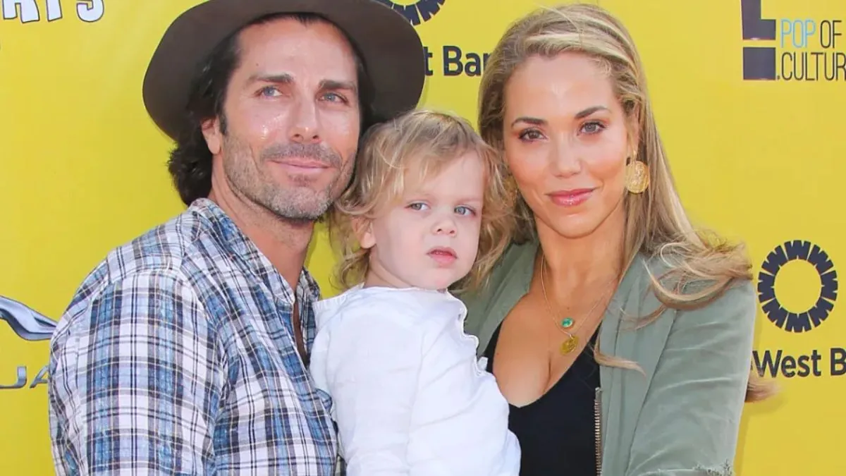 Is Elizabeth Berkley Married